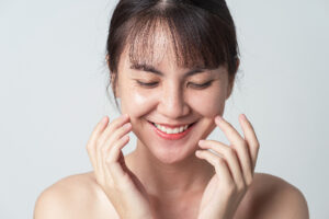 5 Everyday Habits That May Be Causing Your Skin to Sag